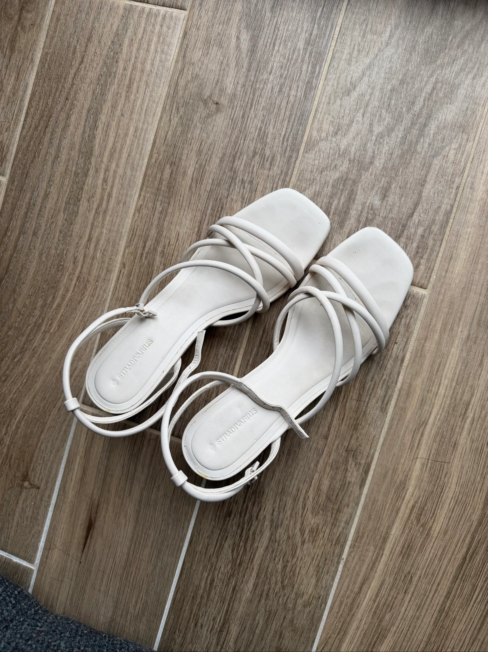 Witte stradivarius sandalen met vierkante hakken – photo 2